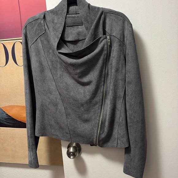 Blanknyc Faux Suede washable zippered jacket M
NWOT - Picture 1 of 11